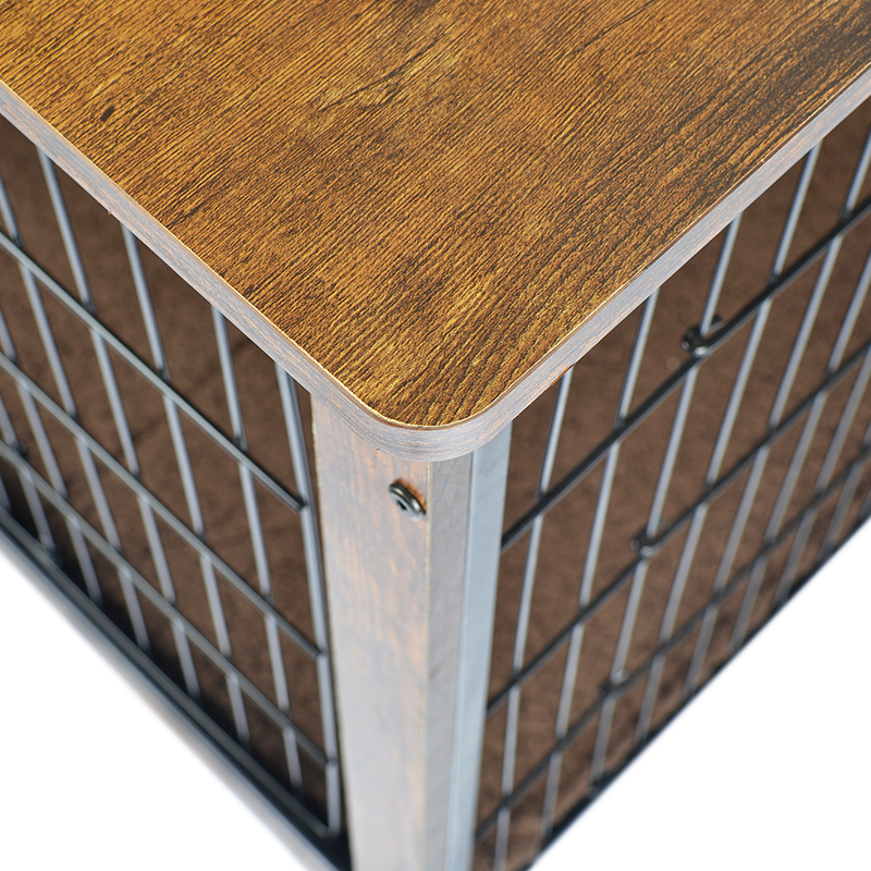 Vnitřní dřevěný nábytek ve stylu psí klece s polštářem a koly Vnitřní dřevěný nábytek ve stylu psí klece s polštářem a koly