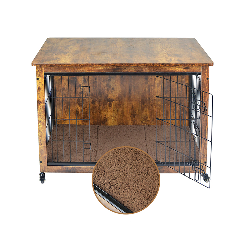 Vnitřní dřevěný nábytek ve stylu psí klece s polštářem a koly Vnitřní dřevěný nábytek ve stylu psí klece s polštářem a koly