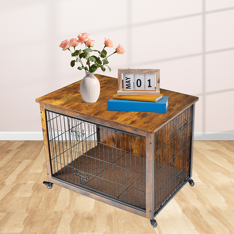 Vnitřní dřevěný nábytek ve stylu psí klece s polštářem a koly Vnitřní dřevěný nábytek ve stylu psí klece s polštářem a koly