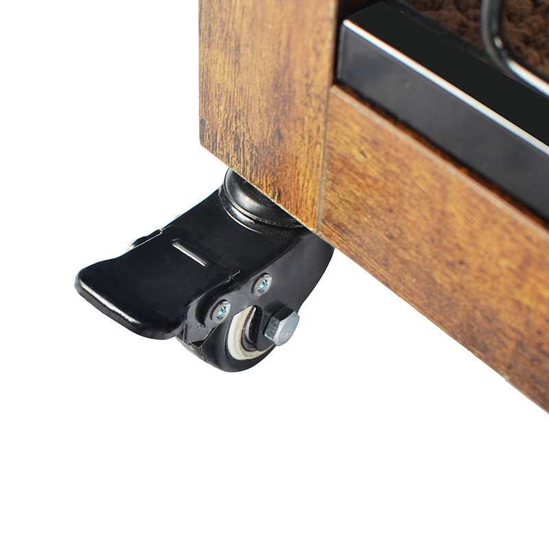 Vnitřní dřevěný nábytek ve stylu psí klece s polštářem a koly Vnitřní dřevěný nábytek ve stylu psí klece s polštářem a koly